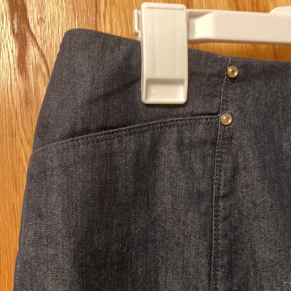 White House Black Market denim pencil skirt - Picture 2 of 7